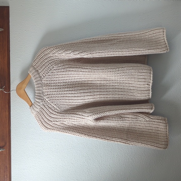 H&M Sweater - Picture 2 of 6